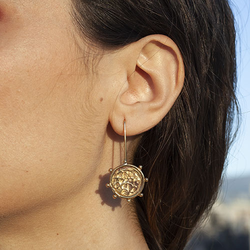 Armonias-earrings-brass-in-model
