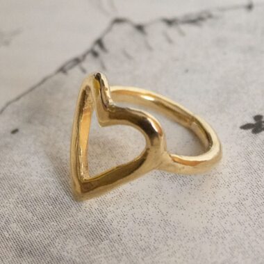 Empty but Full Heart ring, handmade 24k gold plated brass jewelry, symbolic open heart design, artisan boho chic handmade ring by Sunny Designs Χειροποίητο δαχτυλίδι Empty but Full Heart από επιχρυσωμένο ορείχαλκο, μοναδικό artisan κόσμημα με ρομαντικό και συμβολικό χαρακτήρα, Sunny Designs