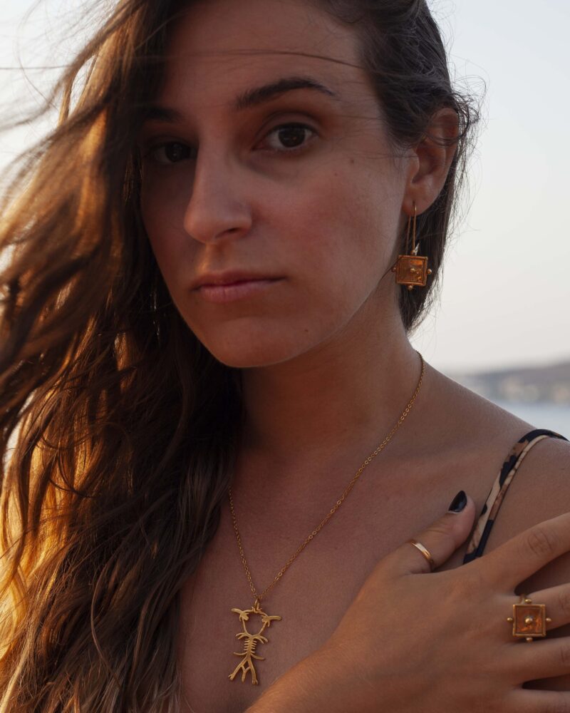 square brass earrings, sculptural earrings, bubble design earrings, Sunny Designs handmade, geometric hook earrings, Greek handmade jewelry τετράγωνα σκουλαρίκια, σκουλαρίκια ορείχαλκος, σκουλαρίκια με σχέδιο φούσκες, Sunny Designs κόσμημα, χειροποίητα ελληνικά κοσμήματα, μοντέρνα σκουλαρίκια