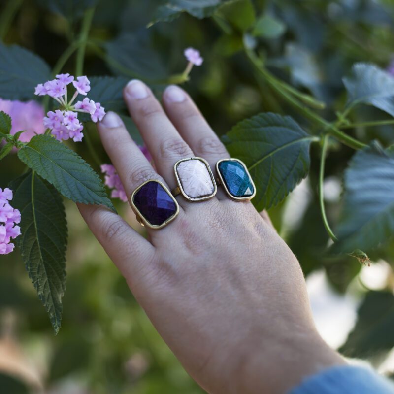 Adjustable ring with turquoise square stone, handmade 24k gold plated brass ring, artisan boho chic jewelry inspired by semi-precious stones, unique statement ring by Sunny Designs Χειροποίητο ρυθμιζόμενο δαχτυλίδι από επιχρυσωμένο ορείχαλκο με τυρκουάζ τετράγωνη πέτρα, μοναδικό bohemian artisan jewelry, χειροποίητο accessory Sunny Designs