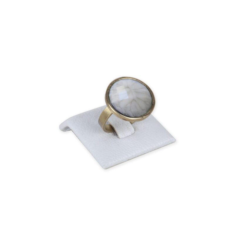 handmade brass ring with white resin stone, xeiropoihto daxtylidi me prasini petra ritinis, kontis jewellery, sunny designs, aspri petra ritinis daxtylidi