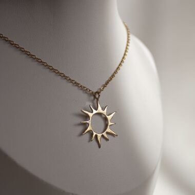 The Sun necklace with stainless steel chain and handmade brass sun pendant. Unique artisan jewelry inspired by celestial symbols, durable and affordable wearable art by Sunny Designs small business.Κολιέ Sun με ατσάλινη αλυσίδα και χειροποίητο μενταγιόν ήλιου από ορείχαλκο. Μοναδικά κοσμήματα τέχνης εμπνευσμένα από τα ουράνια σύμβολα, ανθεκτικά και προσιτά έργα τέχνης από τη μικρή επιχείρηση Sunny Designs.