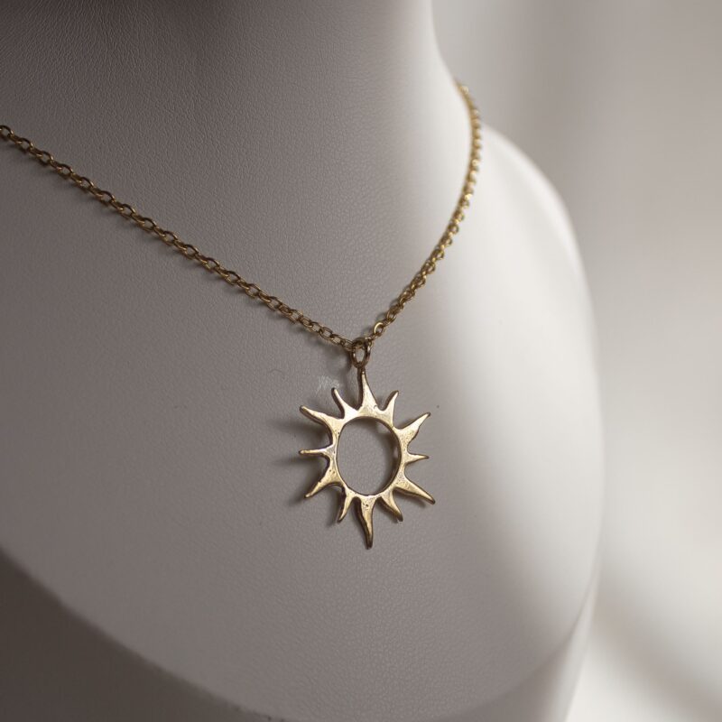 The Sun necklace with stainless steel chain and handmade brass sun pendant. Unique artisan jewelry inspired by celestial symbols, durable and affordable wearable art by Sunny Designs small business.Κολιέ Sun με ατσάλινη αλυσίδα και χειροποίητο μενταγιόν ήλιου από ορείχαλκο. Μοναδικά κοσμήματα τέχνης εμπνευσμένα από τα ουράνια σύμβολα, ανθεκτικά και προσιτά έργα τέχνης από τη μικρή επιχείρηση Sunny Designs.