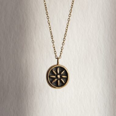 Kid of the Sun necklace with stainless steel chain and handmade brass sun pendant with patina finish. Unique artisan jewelry inspired by celestial symbols, bohemian wearable art, affordable handmade accessory by Sunny Designs small business.Κολιέ Kid of the Sun με ατσάλινη αλυσίδα και χειροποίητο μενταγιόν ήλιου από ορείχαλκο με πατίνα. Μοναδικό χειροποίητο κόσμημα εμπνευσμένο από τα ουράνια σύμβολα, μποέμ φορετή τέχνη, προσιτό αξεσουάρ από τη μικρή επιχείρηση Sunny Designs.