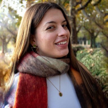 Sun necklace with khaki stone, handmade brass pendant plated in 24k gold on a stainless steel chain. Unique artisan jewelry inspired by celestial symbols, elegant and bohemian wearable art, affordable handmade accessory by Sunny Designs small business.Sun necklace with khaki stone, affordable handmade brass and gold plated celestial jewelry, Sunny Designs small business. Κολιέ Sun με χακί πέτρα, χειροποίητο μενταγιόν από ορείχαλκο επιχρυσωμένο 24 καράτια σε ατσάλινη αλυσίδα. Μοναδικό κόσμημα τέχνης εμπνευσμένο από τα ουράνια σύμβολα, κομψή και μποέμ φορετή τέχνη, προσιτό χειροποίητο αξεσουάρ από τη μικρή επιχείρηση Sunny Designs.