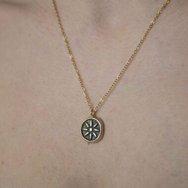 Kid of the Sun necklace with stainless steel chain and handmade brass sun pendant with patina finish. Unique artisan jewelry inspired by celestial symbols, bohemian wearable art, affordable handmade accessory by Sunny Designs small business.Κολιέ Kid of the Sun με ατσάλινη αλυσίδα και χειροποίητο μενταγιόν ήλιου από ορείχαλκο με πατίνα. Μοναδικό χειροποίητο κόσμημα εμπνευσμένο από τα ουράνια σύμβολα, μποέμ φορετή τέχνη, προσιτό αξεσουάρ από τη μικρή επιχείρηση Sunny Designs.