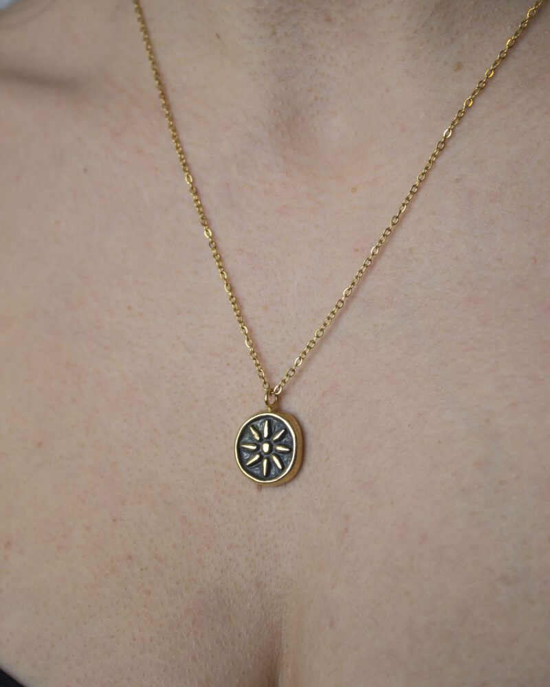 Kid of the Sun necklace with stainless steel chain and handmade brass sun pendant with patina finish. Unique artisan jewelry inspired by celestial symbols, bohemian wearable art, affordable handmade accessory by Sunny Designs small business.Κολιέ Kid of the Sun με ατσάλινη αλυσίδα και χειροποίητο μενταγιόν ήλιου από ορείχαλκο με πατίνα. Μοναδικό χειροποίητο κόσμημα εμπνευσμένο από τα ουράνια σύμβολα, μποέμ φορετή τέχνη, προσιτό αξεσουάρ από τη μικρή επιχείρηση Sunny Designs.