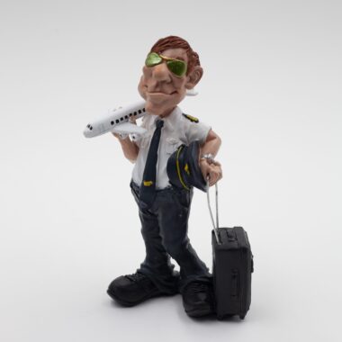 caricature pilot, caricature with pilot, ideal gift for pilots, travel bag and airplane, karikatoura gia aerosinodo, karikatoura gia piloto, karikatoura pilotos