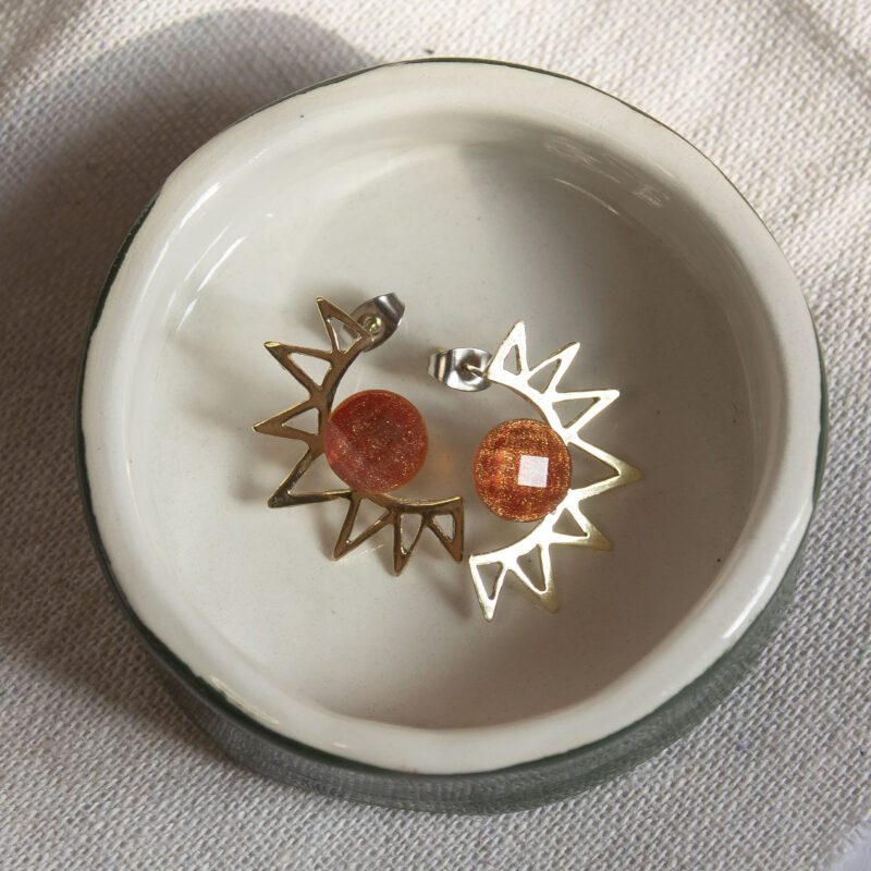 sun earrings orange stone, handmade sun jewelry, orange stone earrings, Sunny Designs earrings, vibrant jewelry, boho sun earrings, artisan handmade earrings, orange gemstone accessories σκουλαρίκια ήλιος, σκουλαρίκια με πορτοκαλί πέτρα, χειροποίητα κοσμήματα, Sunny Designs σκουλαρίκια, ζωηρά σκουλαρίκια, boho κοσμήματα, πορτοκαλί πέτρα, artisan κοσμήματα