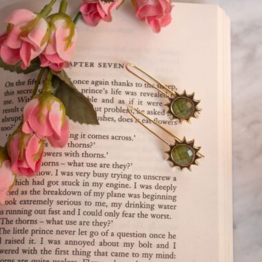 brass sun earrings, khaki stone earrings, handmade earrings, Sunny Designs jewelry, boho brass earrings, Greek handmade jewelry, olive green earrings σκουλαρίκια ήλιος, σκουλαρίκια με χακί πέτρα, χειροποίητα σκουλαρίκια, Sunny Designs κόσμημα, ελληνικά κοσμήματα, σκουλαρίκια ορείχαλκος, σκουλαρίκια σε πράσινη απόχρωση