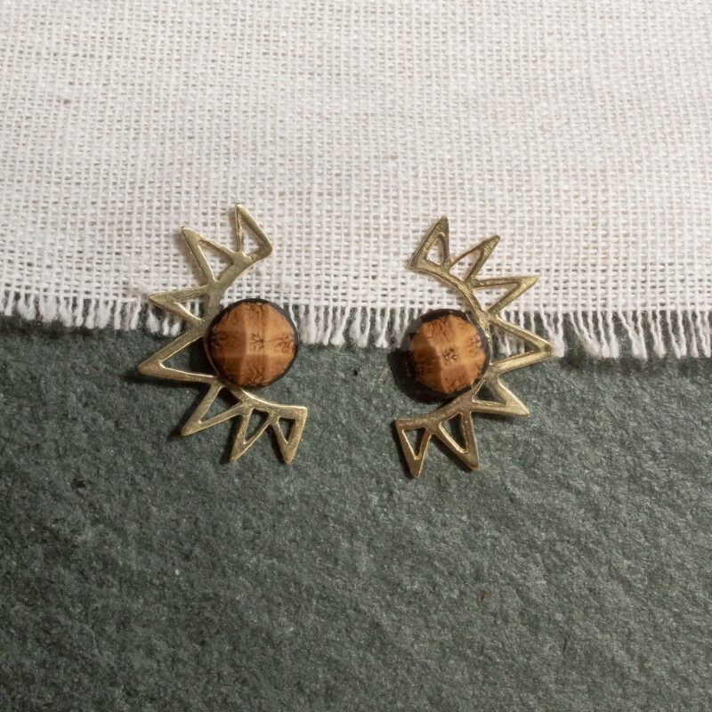 sun earrings brown stone, handmade sun jewelry, brown stone earrings, Sunny Designs earrings, earthy jewelry, boho sun earrings, artisan handmade earrings, natural tone accessories, σκουλαρίκια ήλιος, σκουλαρίκια με καφέ πέτρα, χειροποίητα κοσμήματα, Sunny Designs σκουλαρίκια, γήινα κοσμήματα, boho κοσμήματα, καφέ πέτρα, artisan κοσμήματα