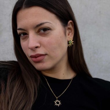 sun earrings khaki stone, handmade sun jewelry, khaki stone earrings, Sunny Designs earrings, earthy jewelry, boho sun earrings, artisan handmade earrings, natural stone accessories, σκουλαρίκια ήλιος, σκουλαρίκια με πέτρα χακί, χειροποίητα κοσμήματα, Sunny Designs σκουλαρίκια, γήινα κοσμήματα, boho κοσμήματα, πέτρα χακί, artisan κοσμήματα