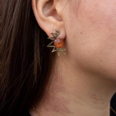 sun earrings orange stone, handmade sun jewelry, orange stone earrings, Sunny Designs earrings, vibrant jewelry, boho sun earrings, artisan handmade earrings, orange gemstone accessories σκουλαρίκια ήλιος, σκουλαρίκια με πορτοκαλί πέτρα, χειροποίητα κοσμήματα, Sunny Designs σκουλαρίκια, ζωηρά σκουλαρίκια, boho κοσμήματα, πορτοκαλί πέτρα, artisan κοσμήματα
