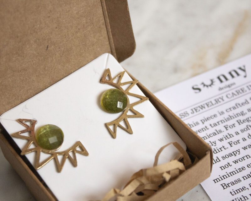 sun earrings khaki stone, handmade sun jewelry, khaki stone earrings, Sunny Designs earrings, earthy jewelry, boho sun earrings, artisan handmade earrings, natural stone accessories, σκουλαρίκια ήλιος, σκουλαρίκια με πέτρα χακί, χειροποίητα κοσμήματα, Sunny Designs σκουλαρίκια, γήινα κοσμήματα, boho κοσμήματα, πέτρα χακί, artisan κοσμήματα