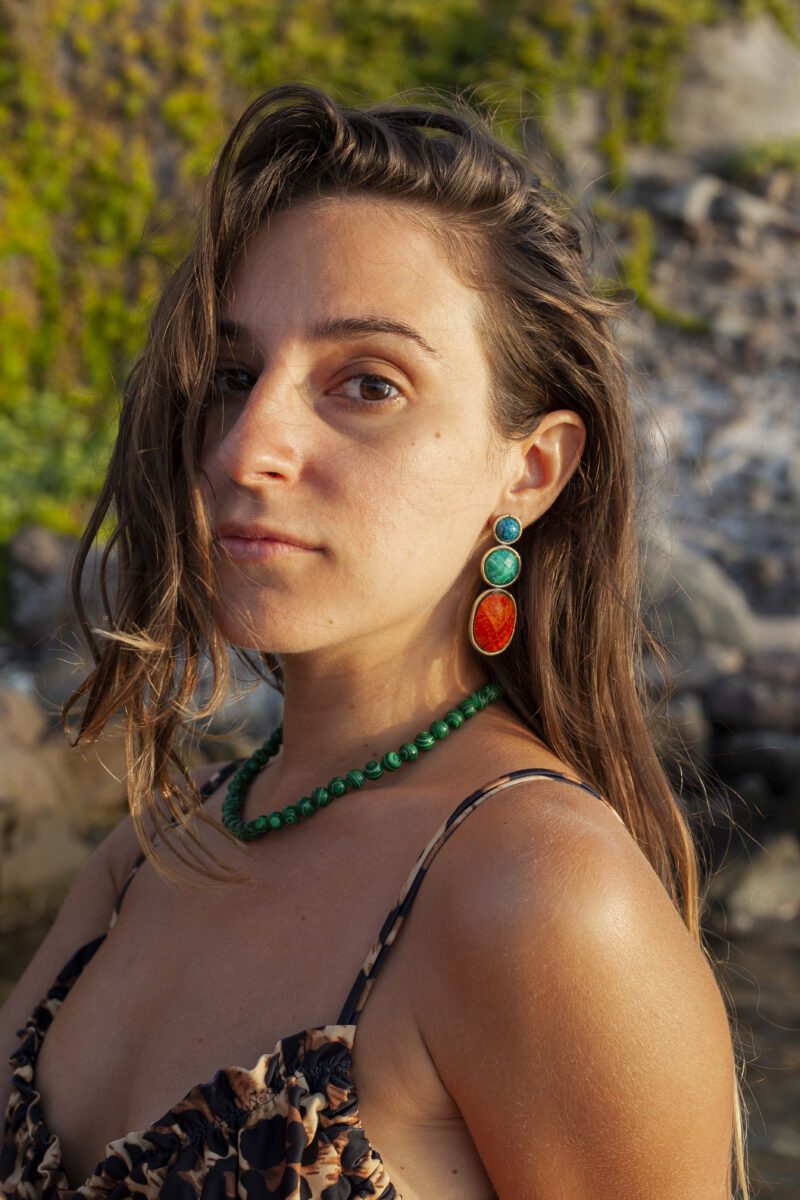 Boho Triplet II earrings in brass with turquoise, green, and orange accents, handmade bohemian jewelry full of color and playful movement. Unique artisan statement earrings, affordable wearable art by Sunny Designs small business.Σκουλαρίκια Boho Triplet II από ορείχαλκο με τιρκουάζ, πράσινες και πορτοκαλί λεπτομέρειες, χειροποίητα μποέμ κοσμήματα γεμάτα χρώμα και παιχνιδιάρικη κίνηση. Μοναδικά statement σκουλαρίκια τέχνης, προσιτά κοσμήματα-έργα τέχνης από τη μικρή επιχείρηση Sunny Designs.