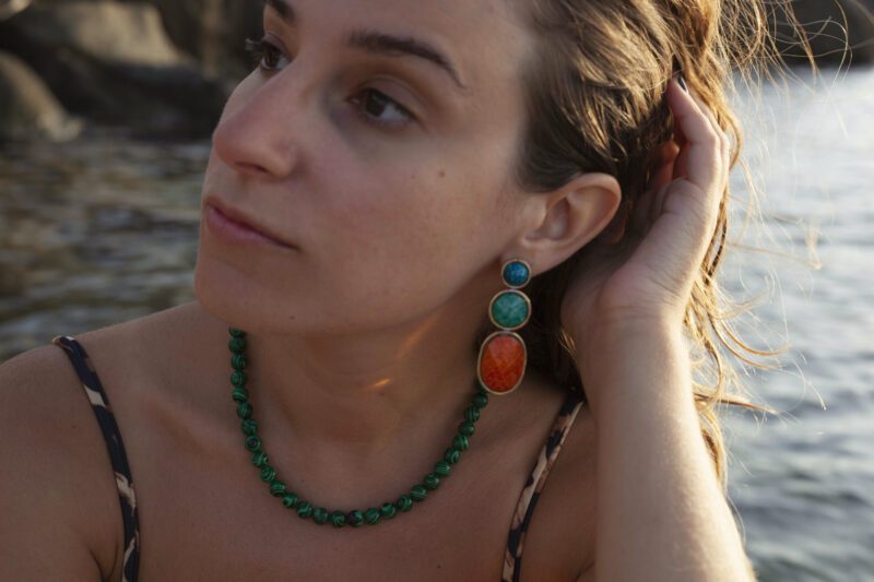 Boho Triplet II earrings in brass with turquoise, green, and orange accents, handmade bohemian jewelry full of color and playful movement. Unique artisan statement earrings, affordable wearable art by Sunny Designs small business.Σκουλαρίκια Boho Triplet II από ορείχαλκο με τιρκουάζ, πράσινες και πορτοκαλί λεπτομέρειες, χειροποίητα μποέμ κοσμήματα γεμάτα χρώμα και παιχνιδιάρικη κίνηση. Μοναδικά statement σκουλαρίκια τέχνης, προσιτά κοσμήματα-έργα τέχνης από τη μικρή επιχείρηση Sunny Designs.