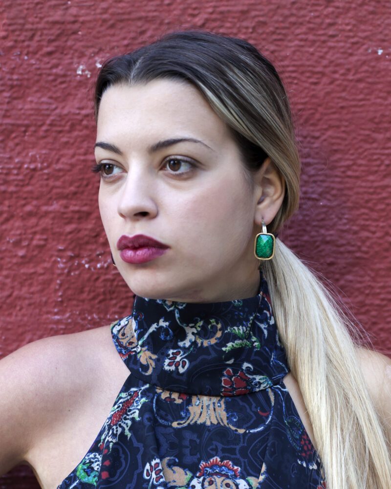 Empress hoop earrings with green stone, handmade brass hoops, bold statement jewelry, affordable wearable art, unique artisan accessories, celestial-inspired handmade earrings by Sunny Designs small business.Σκουλαρίκια Empress κρίκοι με πράσινη πέτρα, χειροποίητοι κρίκοι από ορείχαλκο, εντυπωσιακά statement κοσμήματα, προσιτά κοσμήματα-έργα τέχνης, μοναδικά αξεσουάρ χειροποίητης κατασκευής, σκουλαρίκια εμπνευσμένα από τον ουρανό από τη μικρή επιχείρηση Sunny Designs.
