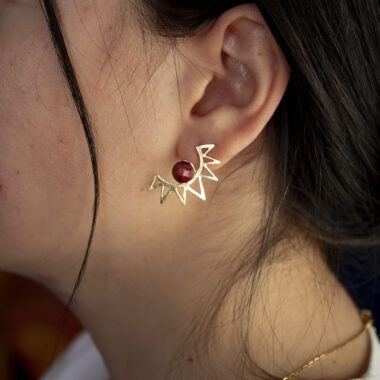 sun earrings pomegranate stone, handmade sun jewelry, pomegranate stone earrings, Sunny Designs earrings, warm toned jewelry, boho sun earrings, artisan handmade earrings, colorful stone accessories σκουλαρίκια ήλιος, σκουλαρίκια με πέτρα ρόδι, χειροποίητα κοσμήματα, Sunny Designs σκουλαρίκια, ζεστά χρώματα κοσμήματα, boho κοσμήματα, πέτρα ρόδι, artisan κοσμήματα