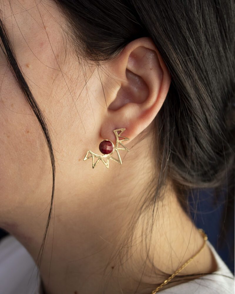 sun earrings pomegranate stone, handmade sun jewelry, pomegranate stone earrings, Sunny Designs earrings, warm toned jewelry, boho sun earrings, artisan handmade earrings, colorful stone accessories σκουλαρίκια ήλιος, σκουλαρίκια με πέτρα ρόδι, χειροποίητα κοσμήματα, Sunny Designs σκουλαρίκια, ζεστά χρώματα κοσμήματα, boho κοσμήματα, πέτρα ρόδι, artisan κοσμήματα