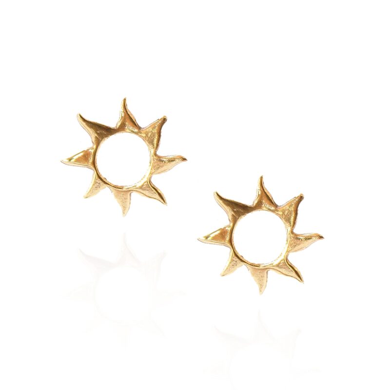 sun-earrings-stone- sunny designs best seller half sun earrings, χειροποίητα κοσμήματα φτιαγμένα στην αθήνα ιδανικά για όλες τις εποχές, σκουλαρίκια ήλιοι,