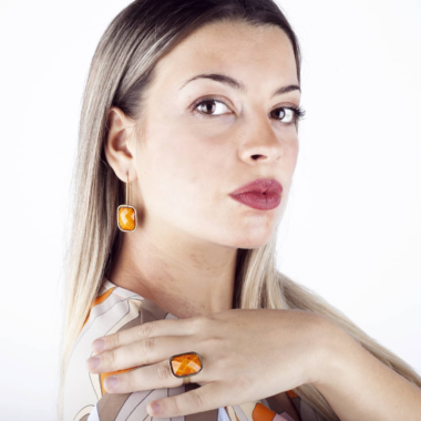 anna's earrings orange in woman