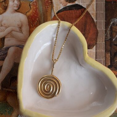 Spiral necklace, handmade artisan pendant in 24k gold plated brass on stainless steel chain, symbolic spiral jewelry representing growth and eternity, boho chic necklace, unique handmade small business accessory by Sunny Designs, Κολιέ Spiral, χειροποίητο μενταγιόν σπείρας από ορείχαλκο επιχρυσωμένο 24 καράτια σε ατσάλινη αλυσίδα, συμβολικό κόσμημα που αντιπροσωπεύει την ανάπτυξη και την αιωνιότητα, boho χειροποίητο κόσμημα Sunny Designs