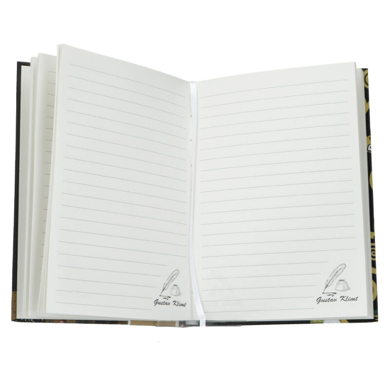 "Elevate your note-taking experience with our G. Klimt 'Tree of Life' notebook by Carmani, sized at 13.2x18.3cm. This notebook features 80 lined pages for easy organization, complemented by a built-in pen holder and elastic band for securing business cards or notes. The decorative and durable cover adds both style and longevity to this functional notebook.", "Αναβαθμίστε την εμπειρία σας στο σημείωμα με το ημερολόγιο μας G. Klimt 'Tree of Life' από την Carmani, με διαστάσεις 13.2x18.3cm. Αυτό το ημερολόγιο διαθέτει 80 σελίδες με γραμμές για εύκολο σημειώσεις, ενώ περιλαμβάνει ειδική θήκη για το στυλό και ελαστικό για την ασφαλή τοποθέτηση επαγγελματικής κάρτας ή τιμολογίου. Το διακοσμητικό και ανθεκτικό εξώφυλλο θα κάνει αυτό το ημερολόγιο χρήσιμο και κομψό."