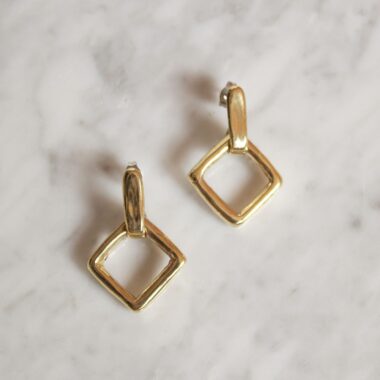 rhombus brass earrings, geometric brass jewelry, minimalist statement earrings, brass moving earrings, handmade Greek earrings, Sunny Designs jewelry σκουλαρίκια ρόμβος, γεωμετρικά σκουλαρίκια, σκουλαρίκια με κίνηση, χειροποίητα σκουλαρίκια ορείχαλκος, minimal κοσμήματα, Sunny Designs