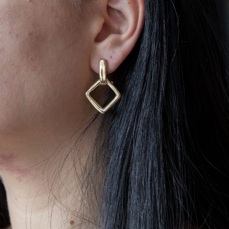 rhombus brass earrings, geometric brass jewelry, minimalist statement earrings, brass moving earrings, handmade Greek earrings, Sunny Designs jewelry σκουλαρίκια ρόμβος, γεωμετρικά σκουλαρίκια, σκουλαρίκια με κίνηση, χειροποίητα σκουλαρίκια ορείχαλκος, minimal κοσμήματα, Sunny Designs