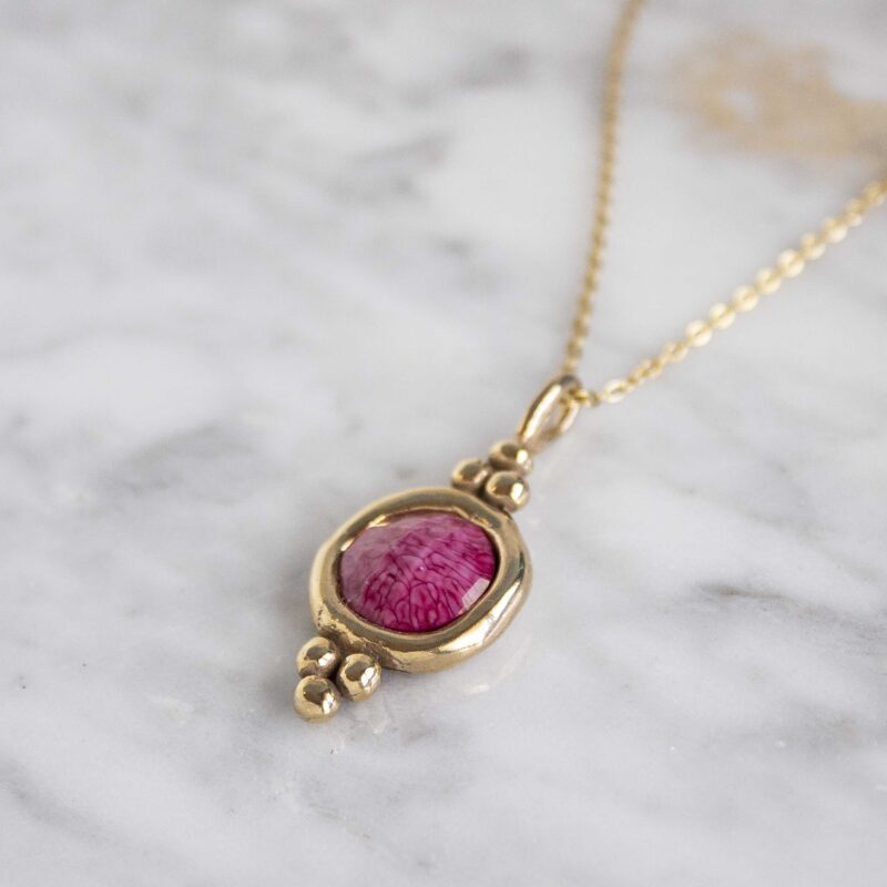 Harmony necklace with pink round stone, handmade artisan pendant in 24k gold plated brass on stainless steel chain, symbolic circle jewelry, boho gemstone necklace, unique handmade small business accessory by Sunny Designs Κολιέ Harmony με ροζ πέτρα, κομψό χειροποίητο επιχρυσωμένο σχέδιο 24 καρατίων, boho κόσμημα για layering ή καθημερινή χρήση, μοναδικό κόσμημα μικρής επιχείρησης Sunny Designs