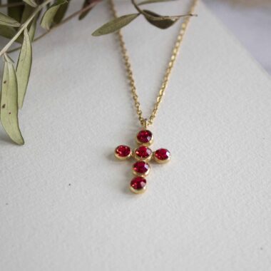 Heavenly Cross necklace with red stone, handmade artisan pendant in 24k gold plated brass on durable stainless steel chain, symbolic spiritual jewelry, boho cross necklace, unique handmade small business accessory by Sunny Designs Χειροποίητο κολιέ σταυρός Heavenly Cross με κόκκινη πέτρα, επιχρυσωμένο μενταγιόν από ορείχαλκο, ατσάλινη αλυσίδα, affordable bohemian artisan jewelry, συμβολικό κόσμημα πίστης από τη Sunny Designs