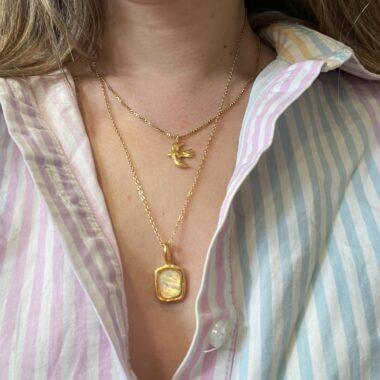 Harmony necklace with brown semi-precious stone, handmade artisan pendant in 24k gold plated brass on stainless steel chain, symbolic circle jewelry, earthy boho gemstone necklace, unique handmade small business accessory by Sunny Designs Κολιέ Harmony με καφέ ημιπολύτιμη πέτρα, χειροποίητο μενταγιόν κύκλου από ορείχαλκο επιχρυσωμένο 24 καράτια σε ατσάλινη αλυσίδα, γήινο boho κόσμημα, χειροποίητο αξεσουάρ από μικρή επιχείρηση Sunny Designs