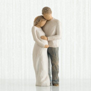 Home Together, our family is home A gift to celebrate new beginnings, new babies, new families… and the loving relationships that develop between parent and child. Product Details 8.5”h hand-painted resin figure Figure of standing man and pregnant woman embracing. Woman in cream dress, man in cream shirt and blue jeans Packaging box includes enclosure card for gift-giving Dust with soft cloth or soft brush. Avoid water or cleaning solvents, διακοσμητικη φιγουρα willow tree με τις ανθρωπινες στιγμές ζευγάρι, δώρο γάμου, ζευγάρι με μωρό, ιδανικό δώρο για γάμοβάπτιση, γαμοβαφτιση, δωρα για εγκυους
