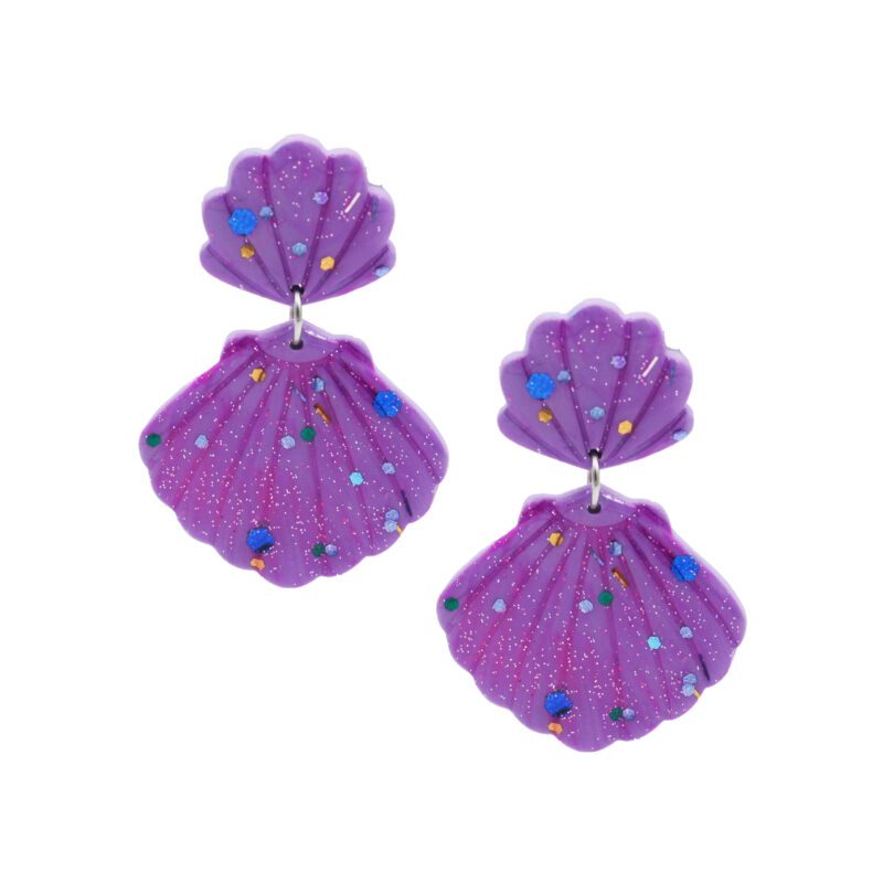 Stylish polymer clay shell earrings with sparkling glitter in purple and blue, perfect for adding a touch of glamour to any outfit. These handcrafted earrings are lightweight and hypoallergenic, making them ideal for sensitive ears. Enhance your look with these unique and vibrant shell earrings, perfect for any occasion. Μοντέρνα σκουλαρίκια από πολυμερικό πηλό με κοχύλια και λαμπερό γκλίτερ σε μοβ και μπλε χρώμα, ιδανικά για να προσθέσετε μια πινελιά γοητείας σε κάθε ντύσιμο. Αυτά τα χειροποίητα σκουλαρίκια είναι ελαφριά και υποαλλεργικά, κατάλληλα για ευαίσθητα αυτιά. Αναβαθμίστε την εμφάνισή σας με αυτά τα μοναδικά και ζωηρά σκουλαρίκια με κοχύλια, κατάλληλα για κάθε περίσταση.