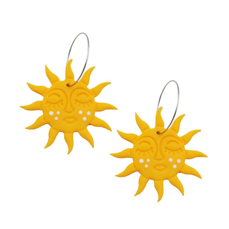 Handcrafted polymer clay earrings featuring a yellow sun design, perfect for adding a touch of whimsy and color to any outfit. These unique earrings are lightweight and hypoallergenic, ideal for sensitive ears. Great for gifting or personal use, these pink sun earrings are a trendy accessory for any occasion. Χειροποίητα σκουλαρίκια από πολυμερικό πηλό με σχέδιο κίτρινο ήλιου, ιδανικά για να προσθέσετε μια πινελιά φαντασίας και χρώματος σε κάθε ντύσιμο. Αυτά τα μοναδικά σκουλαρίκια είναι ελαφριά και υποαλλεργικά, ιδανικά για ευαίσθητα αυτιά. Κατάλληλα για δώρο ή προσωπική χρήση, αυτά τα σκουλαρίκια με ροζ ήλιο είναι ένα μοντέρνο αξεσουάρ για κάθε περίσταση.