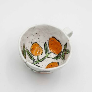 Handmade ceramic mug with oranges, perfect for adding a refreshing touch to your drinkware collection. This artisanal mug features a vibrant mug with oranges with intricate details, ideal for enjoying your favorite beverages. Unique and colorful, this orange mug is a delightful addition to any kitchen or dining space. Χειροποίητη κεραμική κούπα με πορτοκάλια, ιδανική για να προσθέσετε μια δροσερή πινελιά στη συλλογή σας από σκεύη. Αυτή η καλλιτεχνική κούπα διαθέτει πορτοκάλια με περίτεχνες λεπτομέρειες, ιδανική για να απολαμβάνετε τα αγαπημένα σας ροφήματα. Μοναδική και πολύχρωμη, αυτή η κούπα με θέμα το καρπούζι είναι μια υπέροχη προσθήκη σε κάθε κουζίνα ή τραπεζαρία.