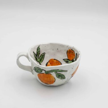 Handmade ceramic mug with oranges, perfect for adding a refreshing touch to your drinkware collection. This artisanal mug features a vibrant mug with oranges with intricate details, ideal for enjoying your favorite beverages. Unique and colorful, this orange mug is a delightful addition to any kitchen or dining space. Χειροποίητη κεραμική κούπα με πορτοκάλια, ιδανική για να προσθέσετε μια δροσερή πινελιά στη συλλογή σας από σκεύη. Αυτή η καλλιτεχνική κούπα διαθέτει πορτοκάλια με περίτεχνες λεπτομέρειες, ιδανική για να απολαμβάνετε τα αγαπημένα σας ροφήματα. Μοναδική και πολύχρωμη, αυτή η κούπα με θέμα το καρπούζι είναι μια υπέροχη προσθήκη σε κάθε κουζίνα ή τραπεζαρία.