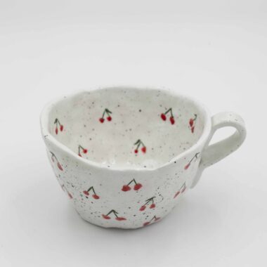 Handmade ceramic mug with Cherries, perfect for adding a refreshing touch to your drinkware collection. This artisanal mug is ideal for enjoying your favorite beverages. Unique and colorful, this cherry mug is a delightful addition to any kitchen or dining space. Χειροποίητη κεραμική κούπα με κεράσια, ιδανική για να προσθέσετε μια δροσερή πινελιά στη συλλογή σας από σκεύη. Αυτή η καλλιτεχνική κούπα διαθέτει κεράσια με περίτεχνες λεπτομέρειες, ιδανική για να απολαμβάνετε τα αγαπημένα σας ροφήματα. Μοναδική και πολύχρωμη είναι μια υπέροχη προσθήκη σε κάθε κουζίνα ή τραπεζαρία.