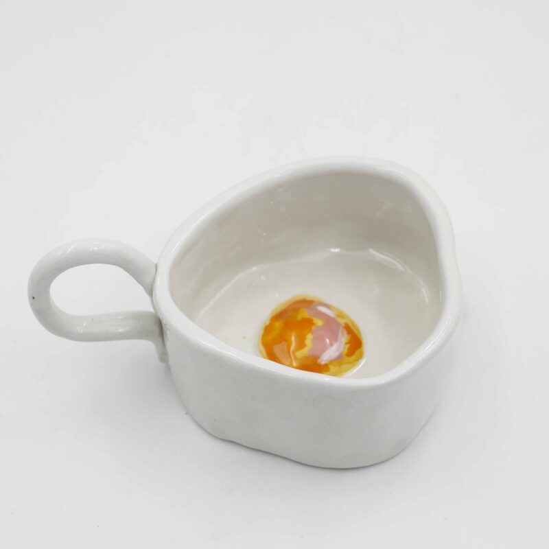 Handmade ceramic egg mug perfect for adding a refreshing touch to your drinkware collection. This artisanal mug is ideal for enjoying your favorite beverages. This mug is a delightful addition to any kitchen or dining space. Χειροποίητη κεραμική κούπα αυγό, ιδανική για να προσθέσετε μια δροσερή πινελιά στη συλλογή σας από σκεύη. Αυτή η καλλιτεχνική κούπα είναι, ιδανική για να απολαμβάνετε τα αγαπημένα σας ροφήματα. Μοναδική και πολύχρωμη είναι μια υπέροχη προσθήκη σε κάθε κουζίνα ή τραπεζαρία.