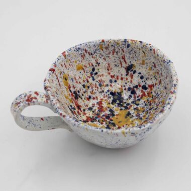 Playful mug splashed with colorful dots in a Pollock-inspired design. A unique and eye-catching addition to your coffee mug collection. (keywords: mug, colorful dots, pollock style, coffee mug, unique mug) Παιχνιδιάρικο φλιτζάνι με πολύχρωμες βούλες εμπνευσμένο από τον Πόλοκ. Μια μοναδική και εντυπωσιακή προσθήκη στη συλλογή σας από φλιτζάνια καφέ. (keywords: φλιτζάνι, πολύχρωμες βούλες, στυλ Πόλοκ, φλιτζάνι καφέ, μοναδικό φλιτζάνι)