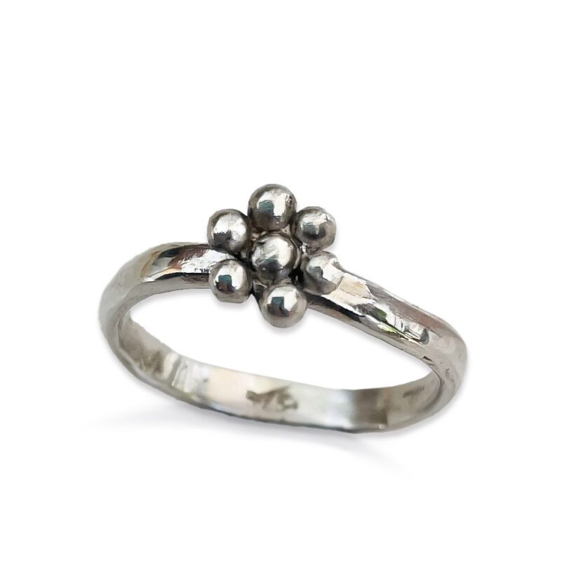 handmade sterling silver ring, silver 925 jewelry, sunny designs jewelry, daisy ring, xeiropoihta kosmimata, asimi 925, xeiropoihto daxrtylidi me loyloydi, margarita daxtilidi