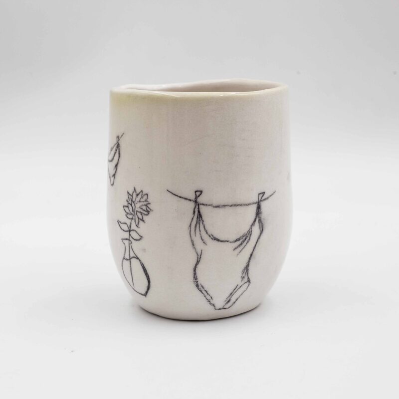 Handmade ceramic mug painted with a pencil, featuring summer-themed designs such as bikinis, shells, wine, and fruits. This vibrant and artistic mug adds a touch of summer fun and relaxation to your drinkware collection, perfect for enjoying your favorite beverages. Χειροποίητη κεραμική κούπα ζωγραφισμένη με μολύβι, με καλοκαιρινά σχέδια όπως μαγιό, κοχύλια, κρασί και φρούτα. Αυτή η ζωντανή και καλλιτεχνική κούπα προσθέτει μια πινελιά καλοκαιρινής διασκέδασης και χαλάρωσης στη συλλογή σας από ποτήρια, ιδανική για να απολαύσετε τα αγαπημένα σας ποτά.