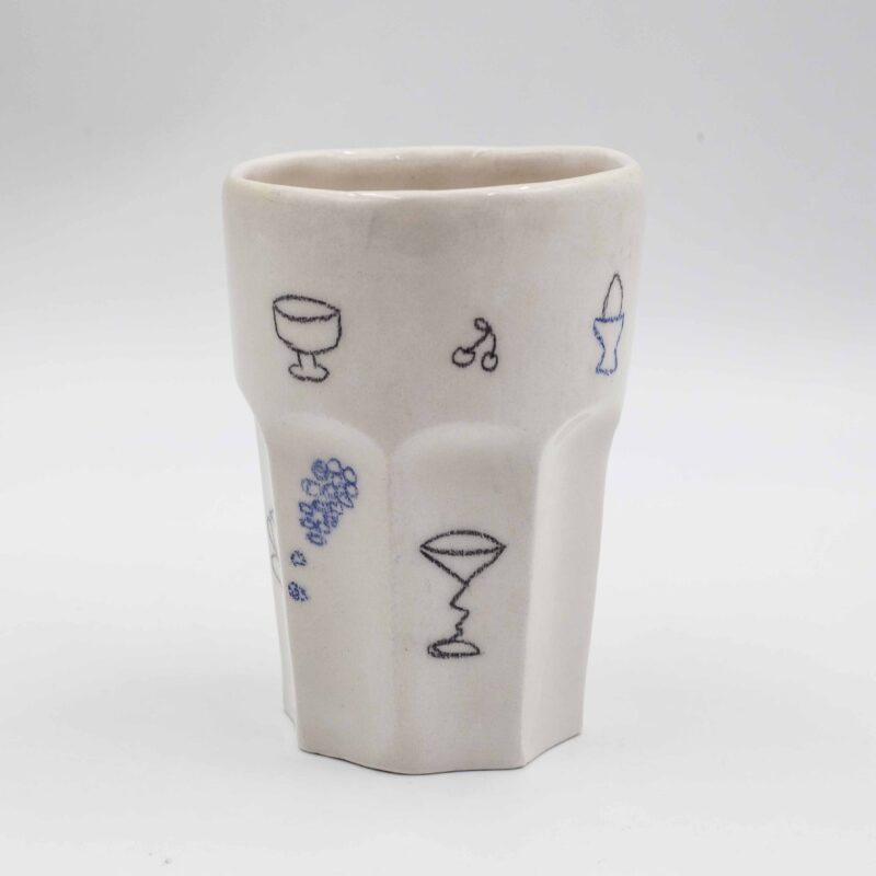 Handmade ceramic mug painted with a pencil, featuring summer-themed designs such as bikinis, shells, wine, and fruits. This vibrant and artistic mug adds a touch of summer fun and relaxation to your drinkware collection, perfect for enjoying your favorite beverages. Χειροποίητη κεραμική κούπα ζωγραφισμένη με μολύβι, με καλοκαιρινά σχέδια όπως μαγιό, κοχύλια, κρασί και φρούτα. Αυτή η ζωντανή και καλλιτεχνική κούπα προσθέτει μια πινελιά καλοκαιρινής διασκέδασης και χαλάρωσης στη συλλογή σας από ποτήρια, ιδανική για να απολαύσετε τα αγαπημένα σας ποτά.