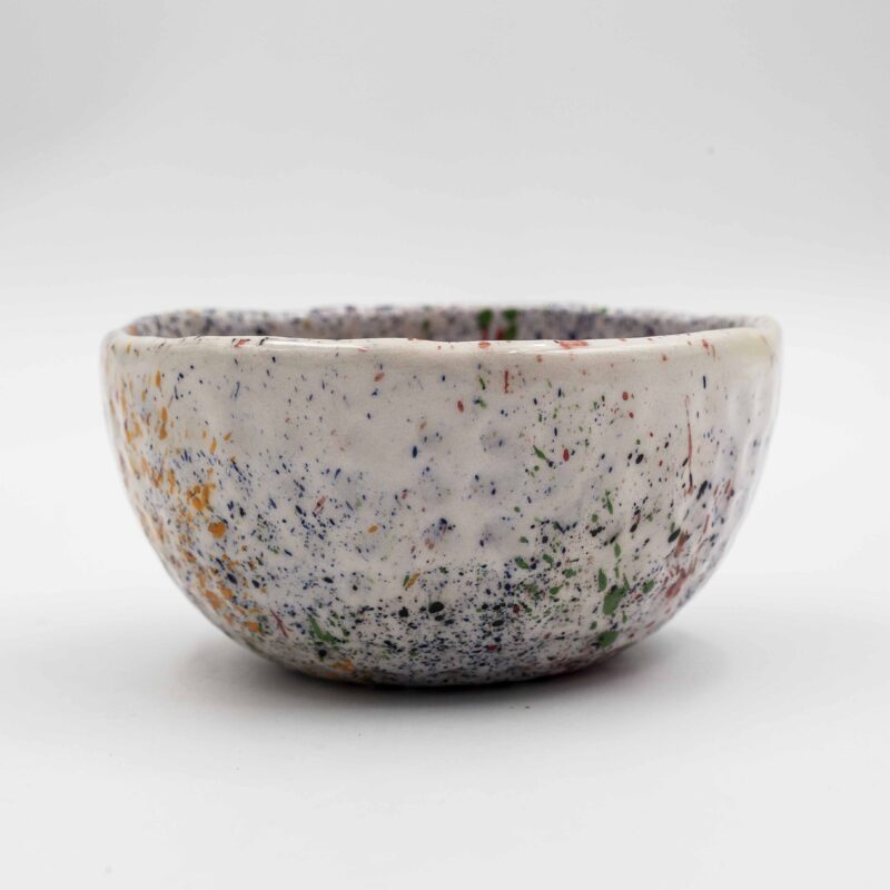 English: "Handmade ceramic bowl featuring Pollock-inspired dots and vibrant summer designs. This unique and artistic bowl adds a splash of color and creativity to your kitchenware collection, perfect for serving salads, fruits, and snacks." Greek: "Χειροποίητο κεραμικό μπολ με πουά σχέδια εμπνευσμένα από τον Pollock και ζωντανά καλοκαιρινά μοτίβα. Αυτό το μοναδικό και καλλιτεχνικό μπολ προσθέτει μια πινελιά χρώματος και δημιουργικότητας στη συλλογή της κουζίνας σας, ιδανικό για σερβίρισμα σαλατών, φρούτων και σνακ.