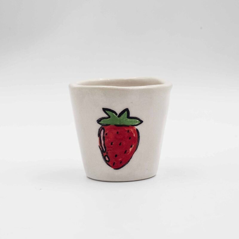 Handmade ceramic mug adorned with vibrant, hand-painted fruits. This unique and colorful mug brings a fresh, artistic touch to your drinkware collection, perfect for enjoying coffee, tea, or any favorite beverage. Χειροποίητη κεραμική κούπα διακοσμημένη με ζωηρά, ζωγραφισμένα φρούτα. Αυτή η μοναδική και πολύχρωμη κούπα προσθέτει μια φρέσκια, καλλιτεχνική πινελιά στη συλλογή σας από ποτήρια, ιδανική για να απολαύσετε καφέ, τσάι ή οποιοδήποτε αγαπημένο ποτό.