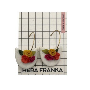 Handmade polymer clay earrings – unique, highly detailed, and beautifully crafted accessories for every occasion. Each pair is one-of-a-kind, featuring intricate designs and vibrant colors. Perfect for lovers of artisan jewelry and statement pieces. Χειροποίητα σκουλαρίκια από πολυμερικό πηλό – μοναδικά, λεπτομερή και εξαιρετικά όμορφα κοσμήματα για κάθε περίσταση. Κάθε ζευγάρι είναι μοναδικό, με περίτεχνα σχέδια και ζωντανά χρώματα. Ιδανικά για λάτρεις των χειροποίητων κοσμημάτων και εντυπωσιακών αξεσουάρ.