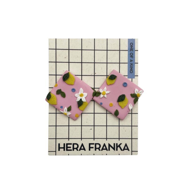 Handmade polymer clay earrings – unique, highly detailed, and beautifully crafted accessories for every occasion. Each pair is one-of-a-kind, featuring intricate designs and vibrant colors. Perfect for lovers of artisan jewelry and statement pieces. Χειροποίητα σκουλαρίκια από πολυμερικό πηλό – μοναδικά, λεπτομερή και εξαιρετικά όμορφα κοσμήματα για κάθε περίσταση. Κάθε ζευγάρι είναι μοναδικό, με περίτεχνα σχέδια και ζωντανά χρώματα. Ιδανικά για λάτρεις των χειροποίητων κοσμημάτων και εντυπωσιακών αξεσουάρ.