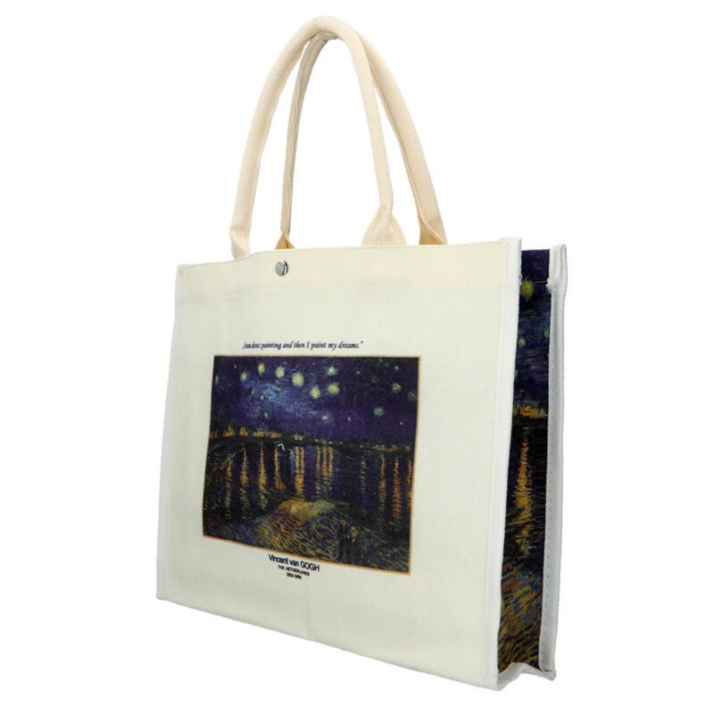 Linen bag featuring Vincent van Gogh's Starry Night over the Rhône artwork by Carmani. Vincent van Gogh, Starry Night over the Rhône, linen bag, art-inspired bag, van Gogh gift, stylish tote, eco-friendly bag, unique design, functional art, gift for art lovers. Τσάντα λινάτσα με έργο του Βίνσεντ βαν Γκογκ, Το Αστεροβραδινό πάνω από τον Ρόνη, από την Carmani. Βίνσεντ βαν Γκογκ, Το Αστεροβραδινό πάνω από τον Ρόνη, τσάντα λινάτσα, τσάντα εμπνευσμένη από τέχνη, δώρο βαν Γκογκ, στυλάτη τσάντα, οικολογική τσάντα, μοναδικός σχεδιασμός, λειτουργική τέχνη, δώρο για λάτρεις της τέχνης.