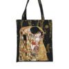 "Book bag featuring Gustav Klimt's The Kiss and The Tree of Life artwork with a cream background, measuring 22x25.5cm by Carmani. Gustav Klimt, The Kiss, The Tree of Life, book bag, 22x25.5cm, art-inspired bag, Klimt gift, stylish book bag, unique design, functional art, gift for art lovers. "Τσάντα βιβλίου με έργα του Γκουστάβ Κλιμτ, Το Φιλί και Το Δέντρο της Ζωής, με κρεμ φόντο, διαστάσεων 22x25.5cm από την Carmani. Γκουστάβ Κλιμτ, Το Φιλί, Το Δέντρο της Ζωής, τσάντα βιβλίου, 22x25.5cm, τσάντα εμπνευσμένη από τέχνη, δώρο Κλιμτ, στυλάτη τσάντα βιβλίου, μοναδικός σχεδιασμός, λειτουργική τέχνη, δώρο για λάτρεις της τέχνης.