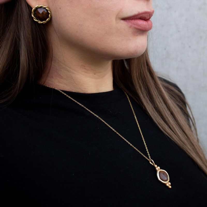 Harmony necklace with brown stone, handmade artisan pendant in 24k gold plated brass on stainless steel chain, symbolic circle jewelry, earthy boho gemstone necklace, unique handmade small business accessory by Sunny Designs Χειροποίητο κολιέ Harmony με καφέ πέτρα, μενταγιόν από επιχρυσωμένο ορείχαλκο και ατσάλινη αλυσίδα, affordable bohemian artisan jewelry, γήινο και πνευματικό κόσμημα Sunny Designs